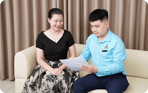 Nhân viên đến lấy mẫu xét nghiệm tại nhà